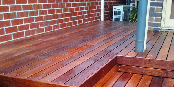 Warum sibirische Lärche das ideale Holz für Terrasse und Fassade ist